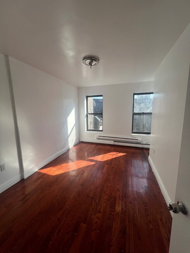 Foto del edificio - 2150 Fulton St
