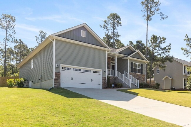 Building Photo - Beautiful 3 Bedroom 2 Bath Ranch