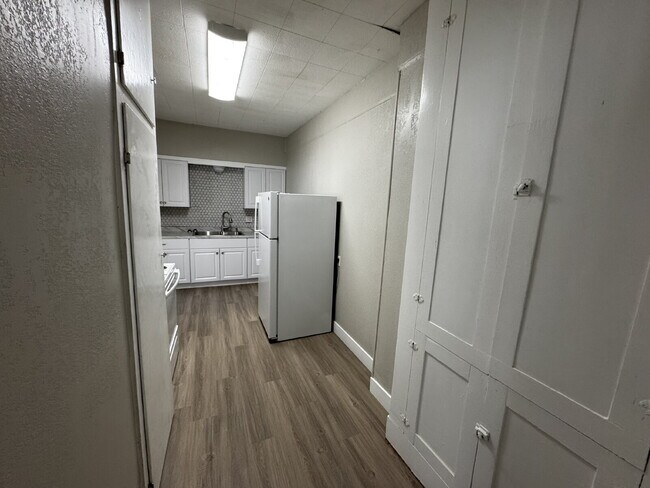 Foto del edificio - Newly Updated Duplex Conveniently Located ...
