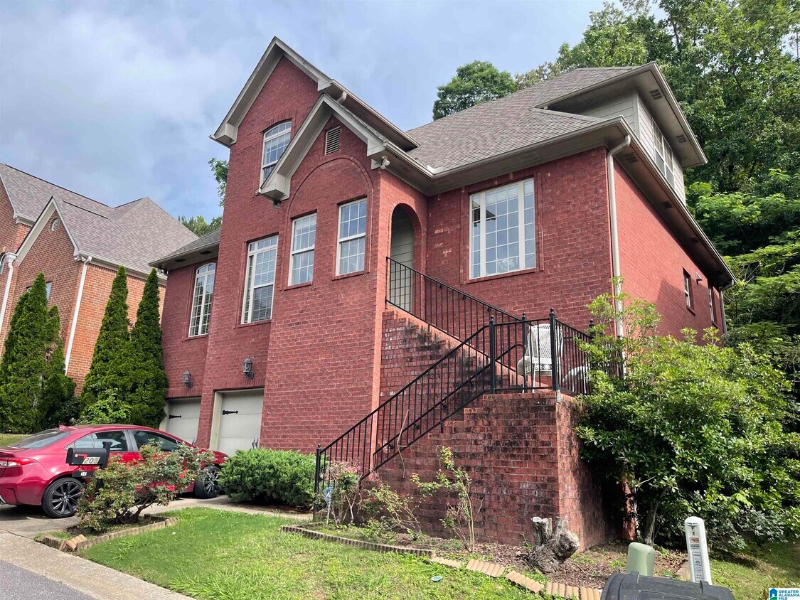 Foto principal - 208 Castlehill Dr