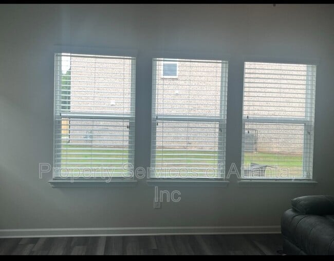 Foto del edificio - 6900 Newcastle Ct