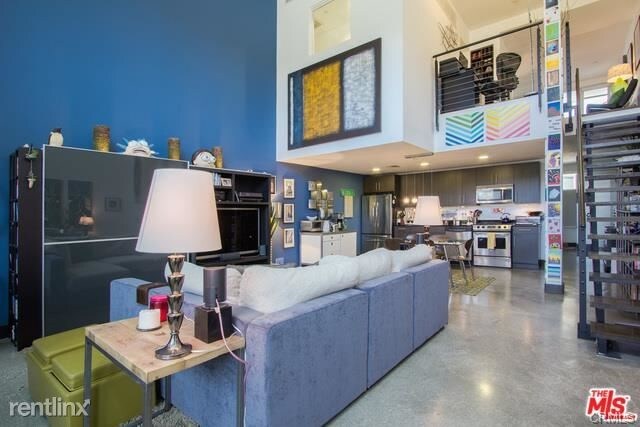 Building Photo - 4111 Sunset Blvd