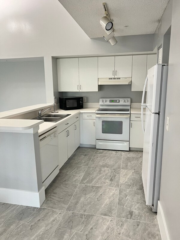 Foto del edificio - 1220 Wildwood Lakes Blvd