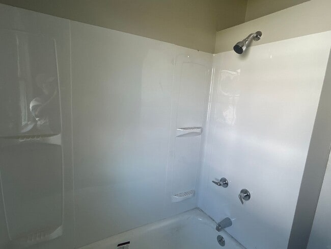 Building Photo - 1005 E 74th St