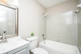 Building Photo - 17331 Red Oak Dr