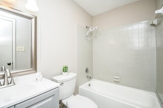 Building Photo - 17331 Red Oak Dr