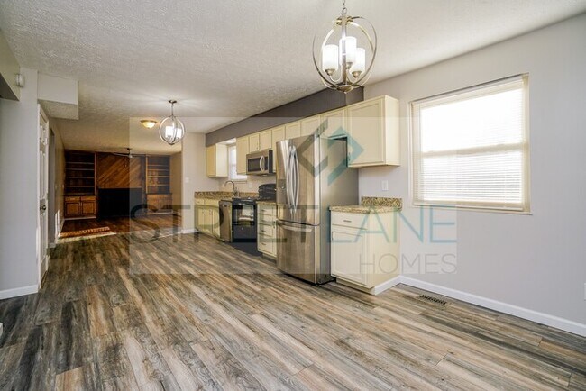 Building Photo - REDUCED!