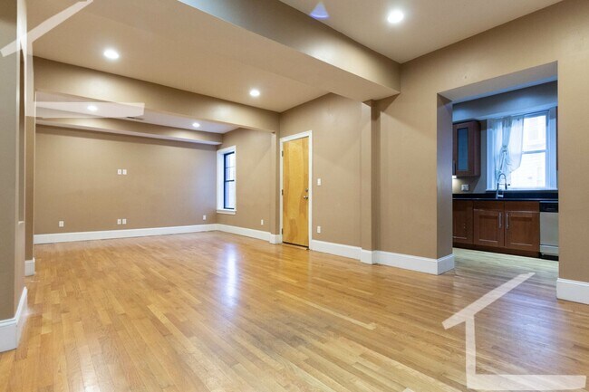 Foto del edificio - 1605 Beacon St