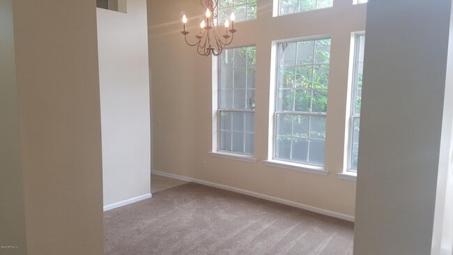 Building Photo - 3802 Bedford Dr