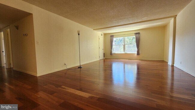 Building Photo - 7640 Tremayne Pl