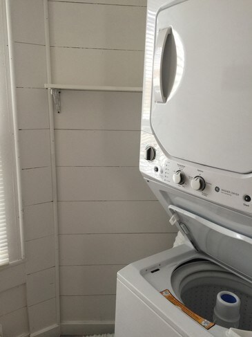 Building Photo - 101 Main St