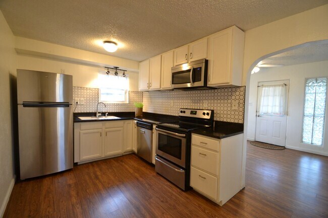 Building Photo - 322 Park Ln