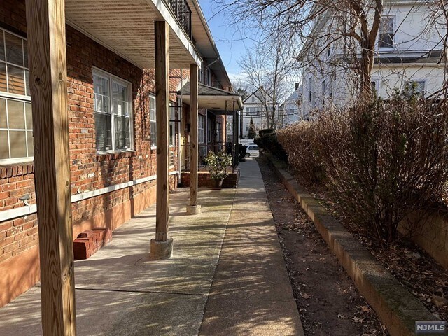 Building Photo - 180 Highland Ave