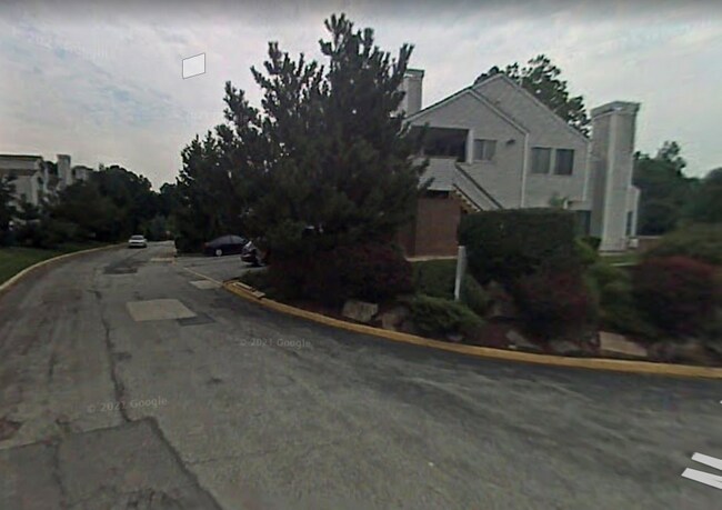 Building Photo - 208 Creekside Dr