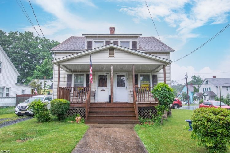 83 Burnham Rd, Morris Plains, NJ 07950 Room for Rent in Morris Plains