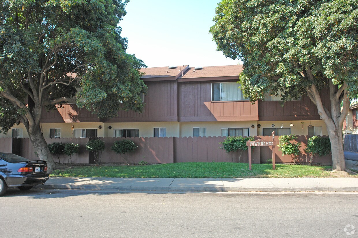 Primary Photo - 1581 El Tigre Ct