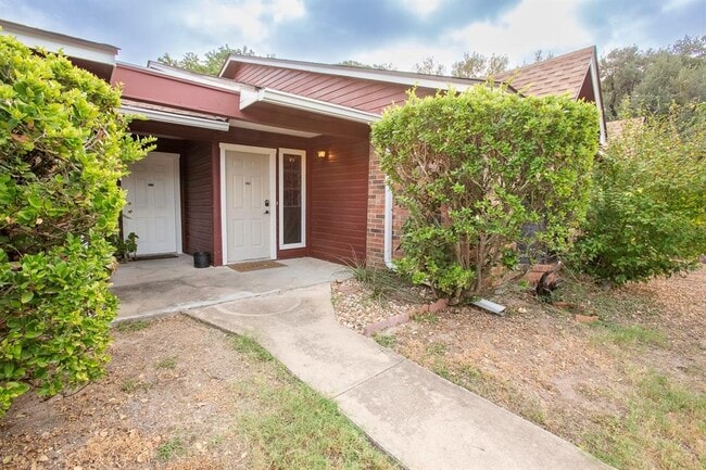 Building Photo - 1601 Faro Dr
