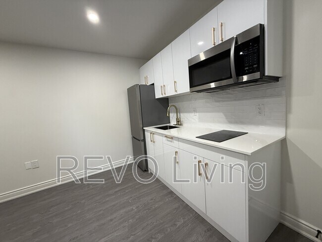 Photo du bâtiment - 7800 Lundy's Ln