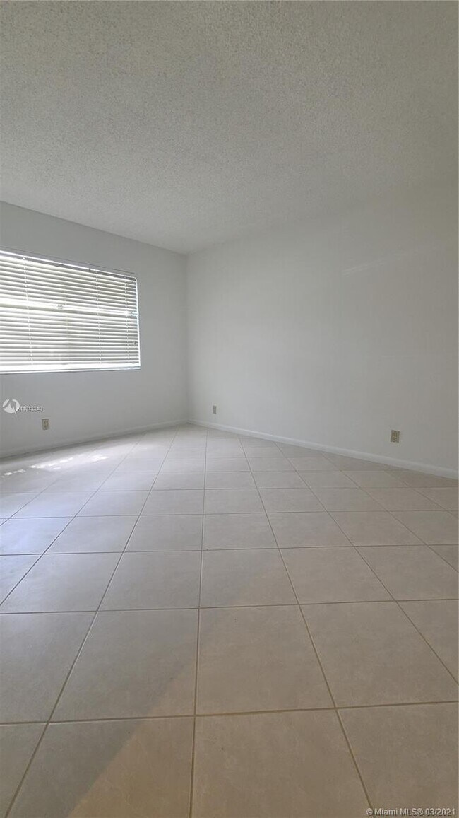 Building Photo - 16511 Blatt Blvd