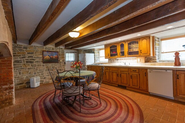 Building Photo - 1 bed, 1 bath, Apartment on the Smithfield Farm in Berryville, VA
