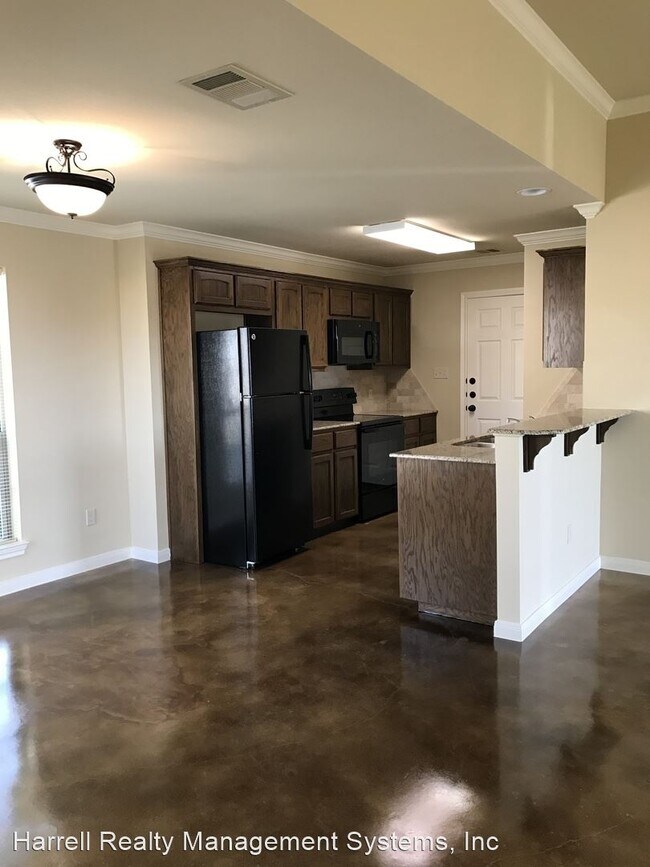 Building Photo - 3 br, 2 bath House - 600 Madison Circle