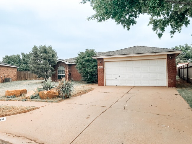 Building Photo - 6104 7th Dr