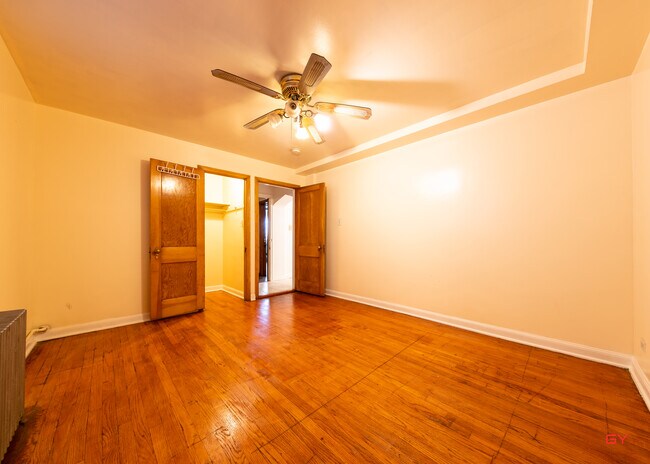 Bedroom with walk-in closet - 1816 S Oak Park Ave
