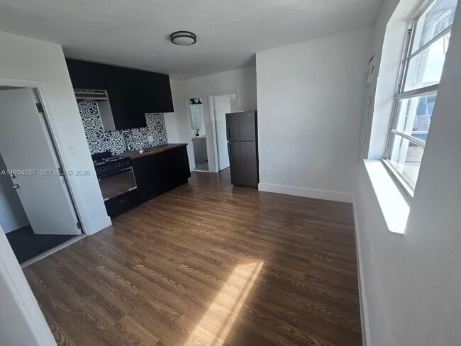 Foto del edificio - 66 W 13th St