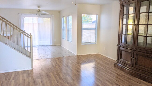 Foto del edificio - 8885 E Gail Rd