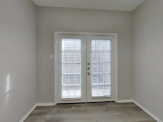 Foto del edificio - 15243 Bedford Glen Dr