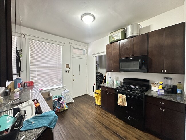 Building Photo - 5110 N Lincoln Ave