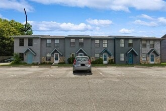 Building Photo - 1325 Greendale Ave