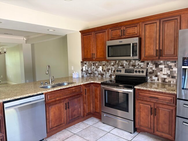 Building Photo - 211 Hurley Ln