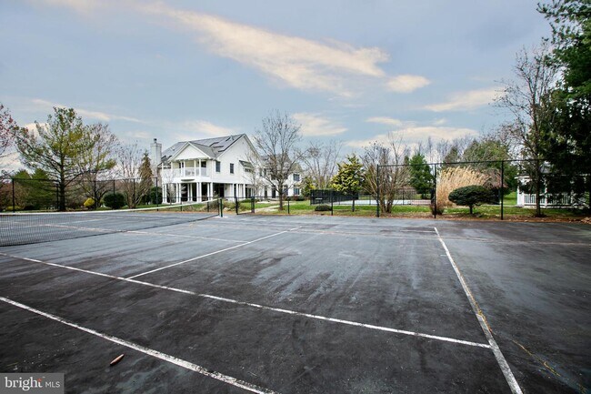 Building Photo - 17 Dey Farm Rd