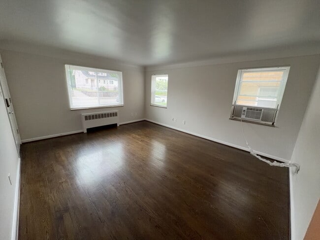 Building Photo - 3089 Glenmore Ave