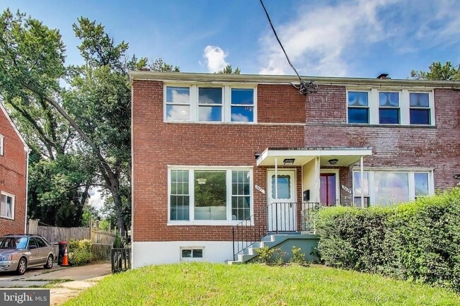 Building Photo - 3407 Floral St