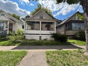Building Photo - 363 Caroline St