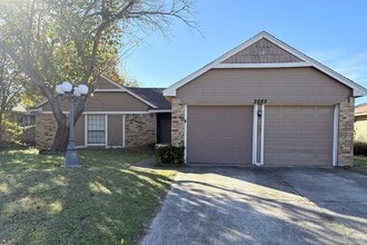 Building Photo - 2669 Claremont Dr