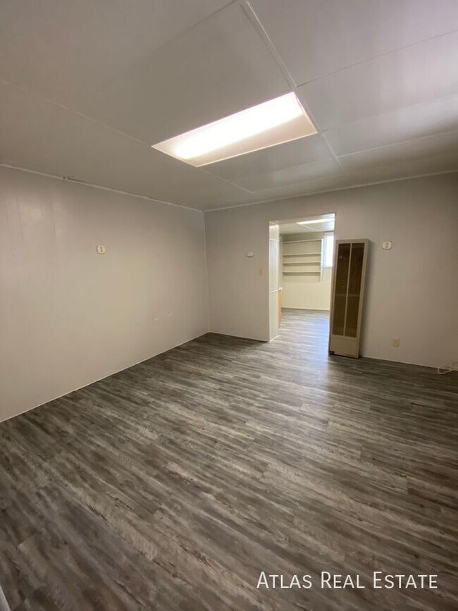 Foto del edificio - 810 E 9th St