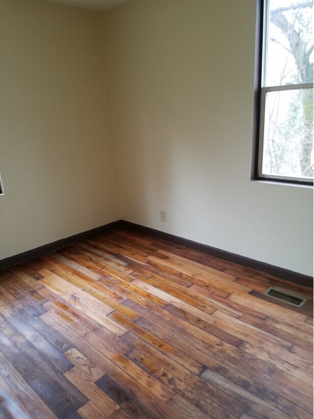 Building Photo - Knoxville 37915 - James White Parkway Area...