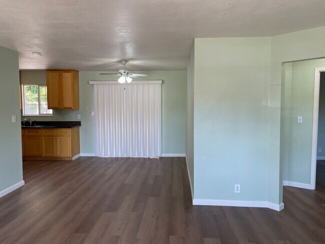 Building Photo - Charming 2 bedroom 1 bath house in Hayward...