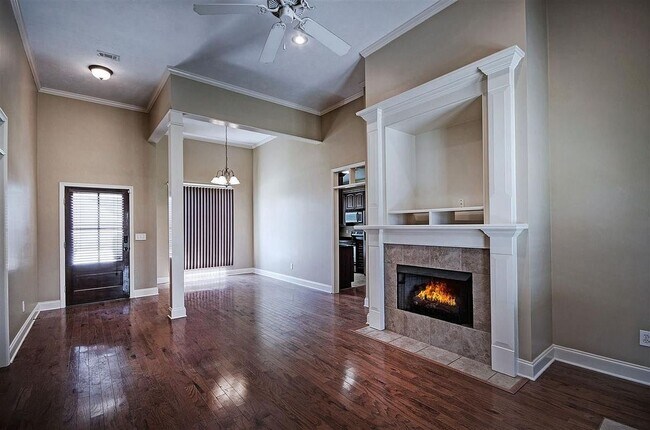 Foto del edificio - 402 Silver Hill Dr