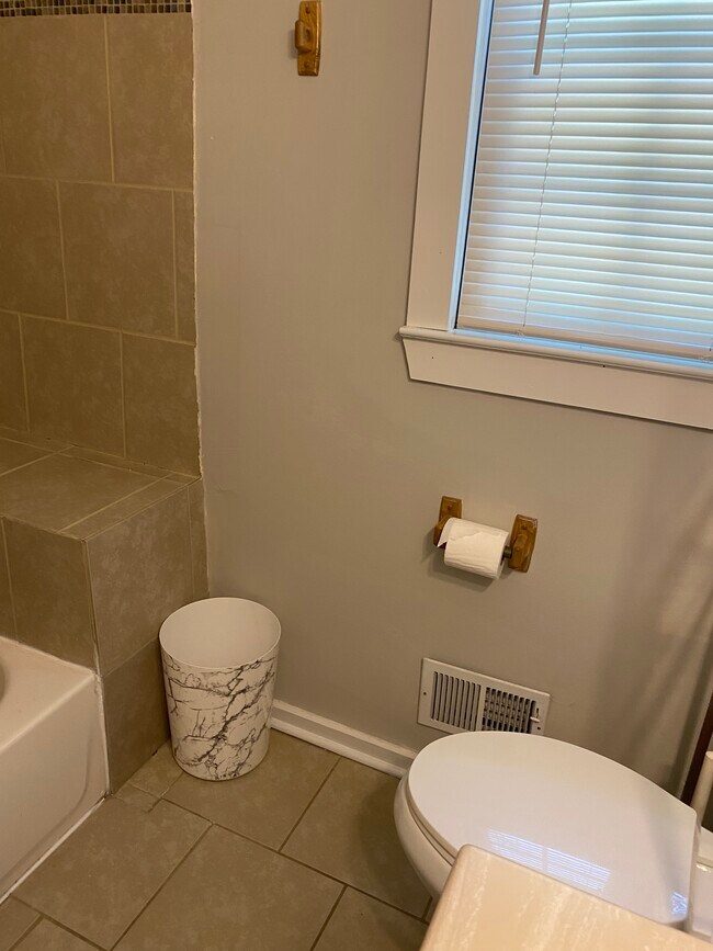 Building Photo - 9342 Fox Run Dr