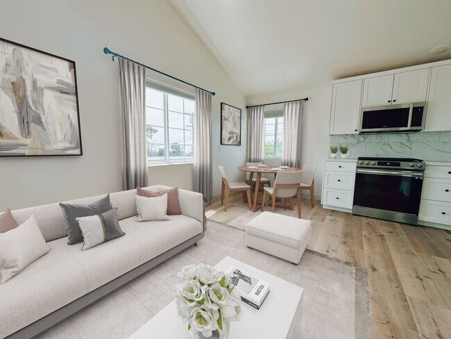 Building Photo - Newly Renovated 3 Bed / 2 Bath - 1.5 Miles...