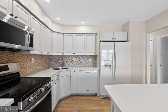 Building Photo - 215 Haddonfield Cmns