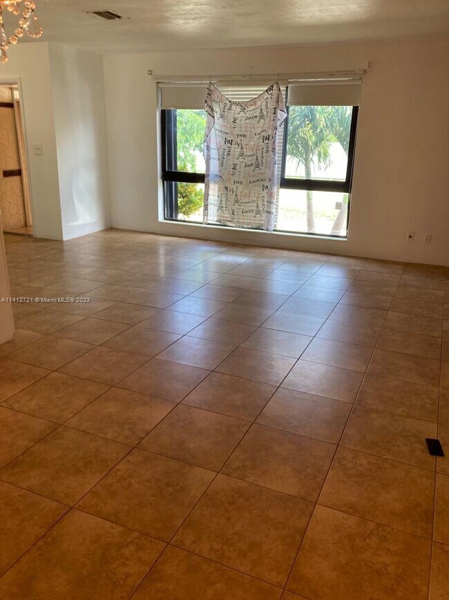 Foto del edificio - 1905 NW 57th St