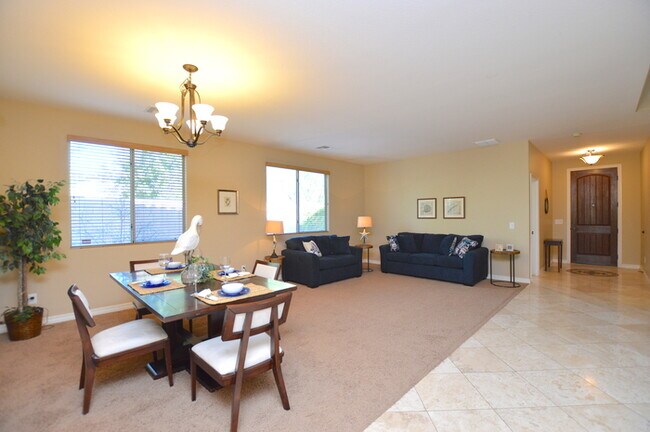 Foto del edificio - 6 Bedroom / 4 Bathroom In Chandler
