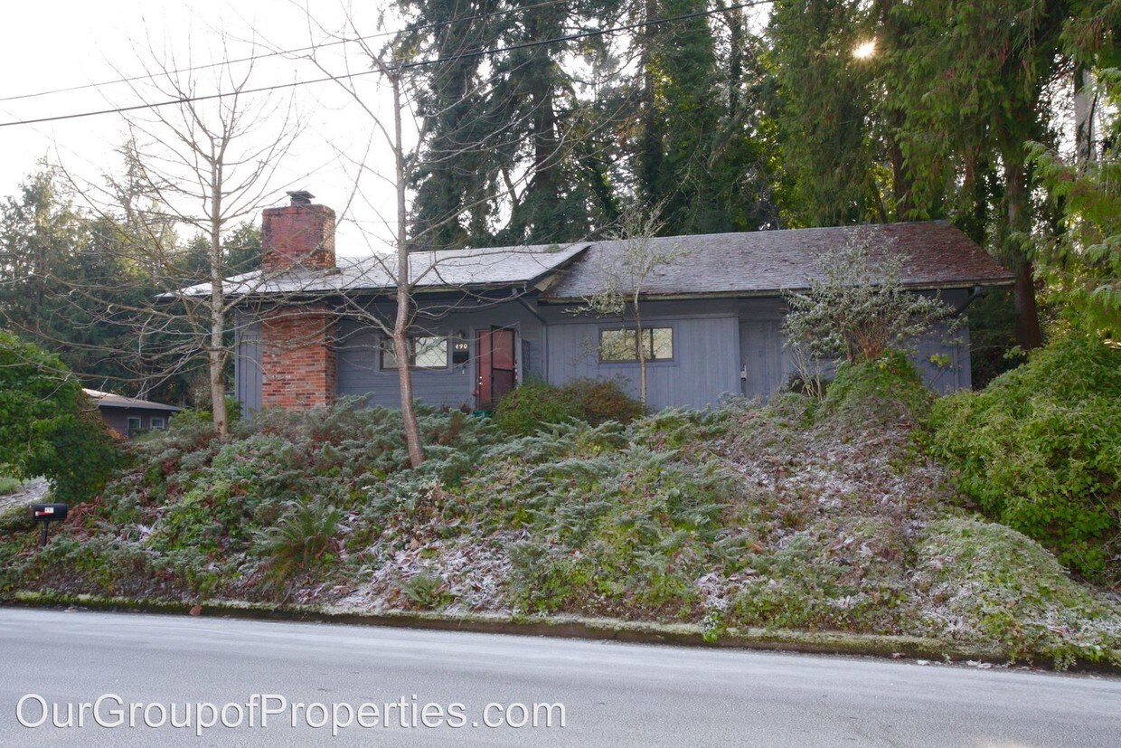 Primary Photo - 490 E 39th Ave