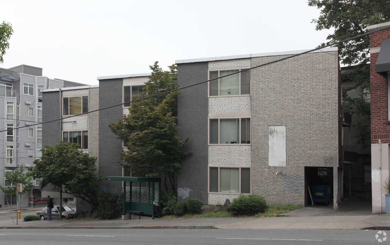 Building Photo - Casa Nova
