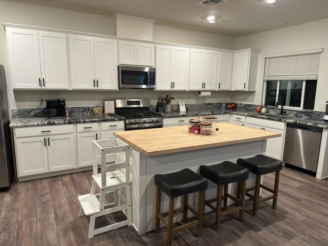 Building Photo - Beautiful 4 bedroom 2 Bath home in Plumas ...